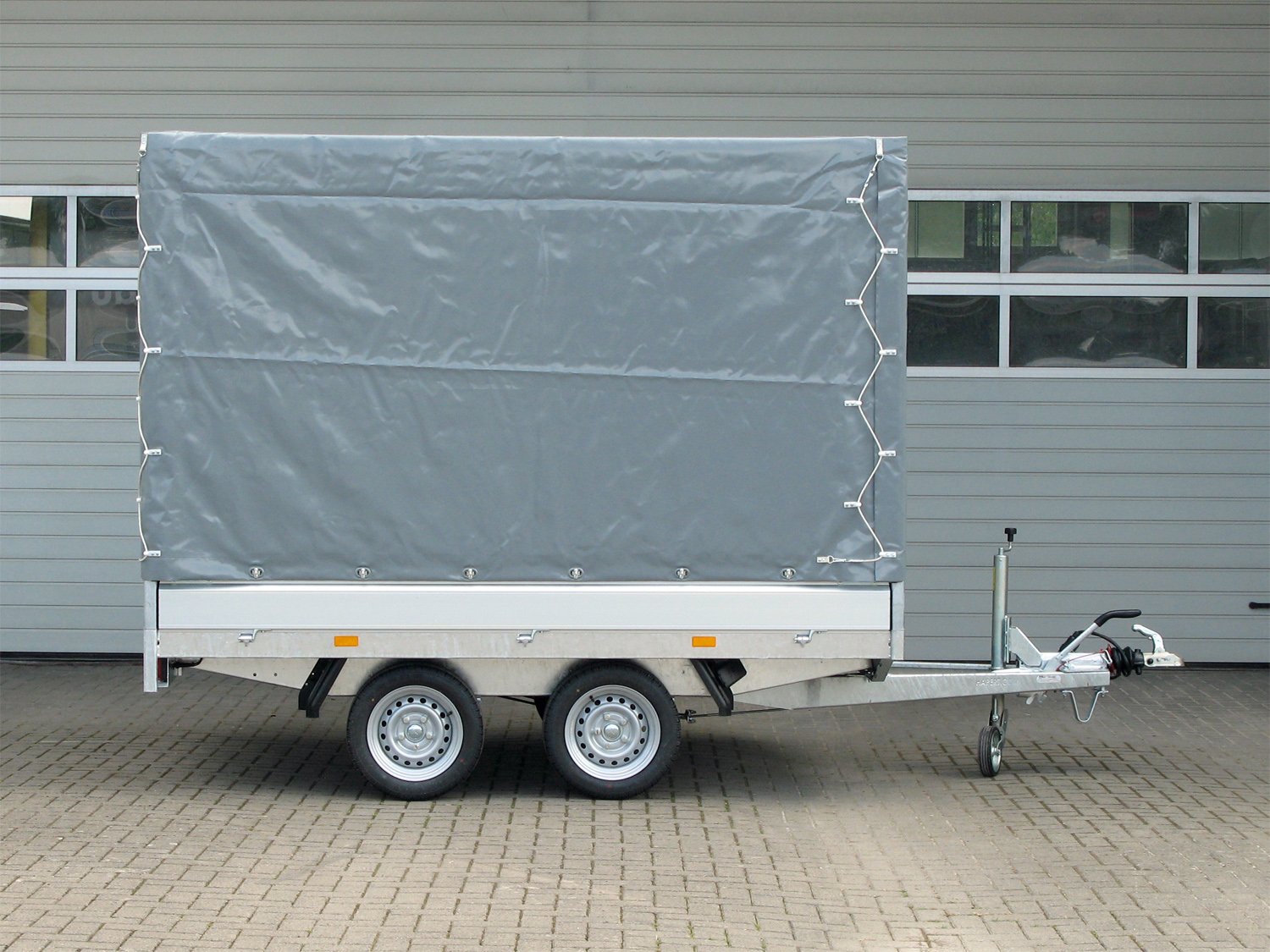 Hapert Azure H-2 – 2000 – 3050 x 1800 Niedriges Fahrwerk – Hochplane 1800 mm – Bild 1
