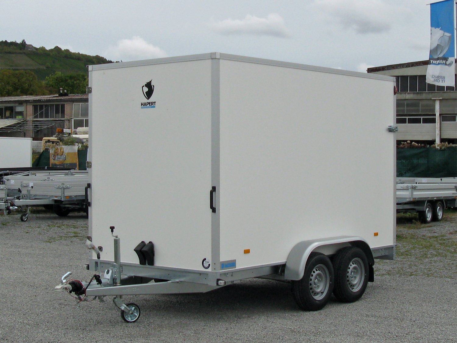 hasl22735182101-r_hapert_sapphire_l-2_-_2700_1MkXkM8BWLfxkJ.jpg Hapert Sapphire L-2 – 2700 Rampe & Seitentüre | Tieflader-Koffer | Rutschhemmender Boden – Bild 1