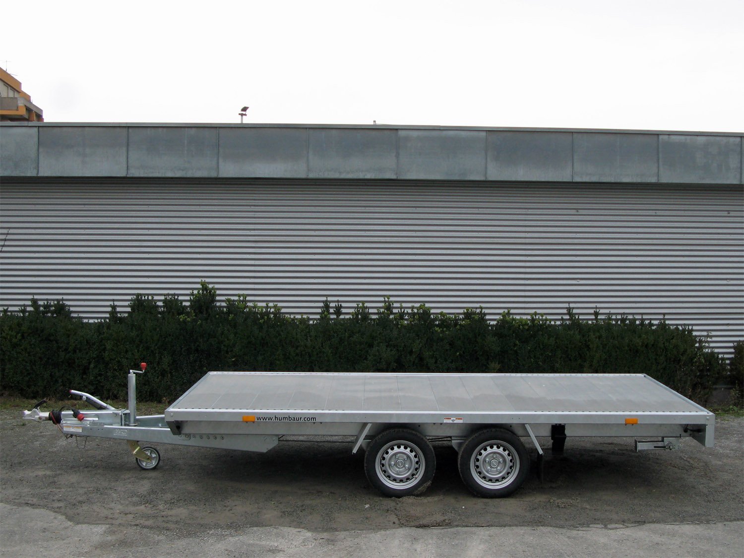 hu4060_humbaur_universal_3500_3MPlZiHYbWsbsx.jpg Humbaur Universal 3500 Aluboden, Seilwinde, Rampen – Bild 1
