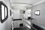 Humbaur Notos Xtra UP 2700 Begehbare Sattelkammer | Vielseitiges Raumkonzept – Bild 2