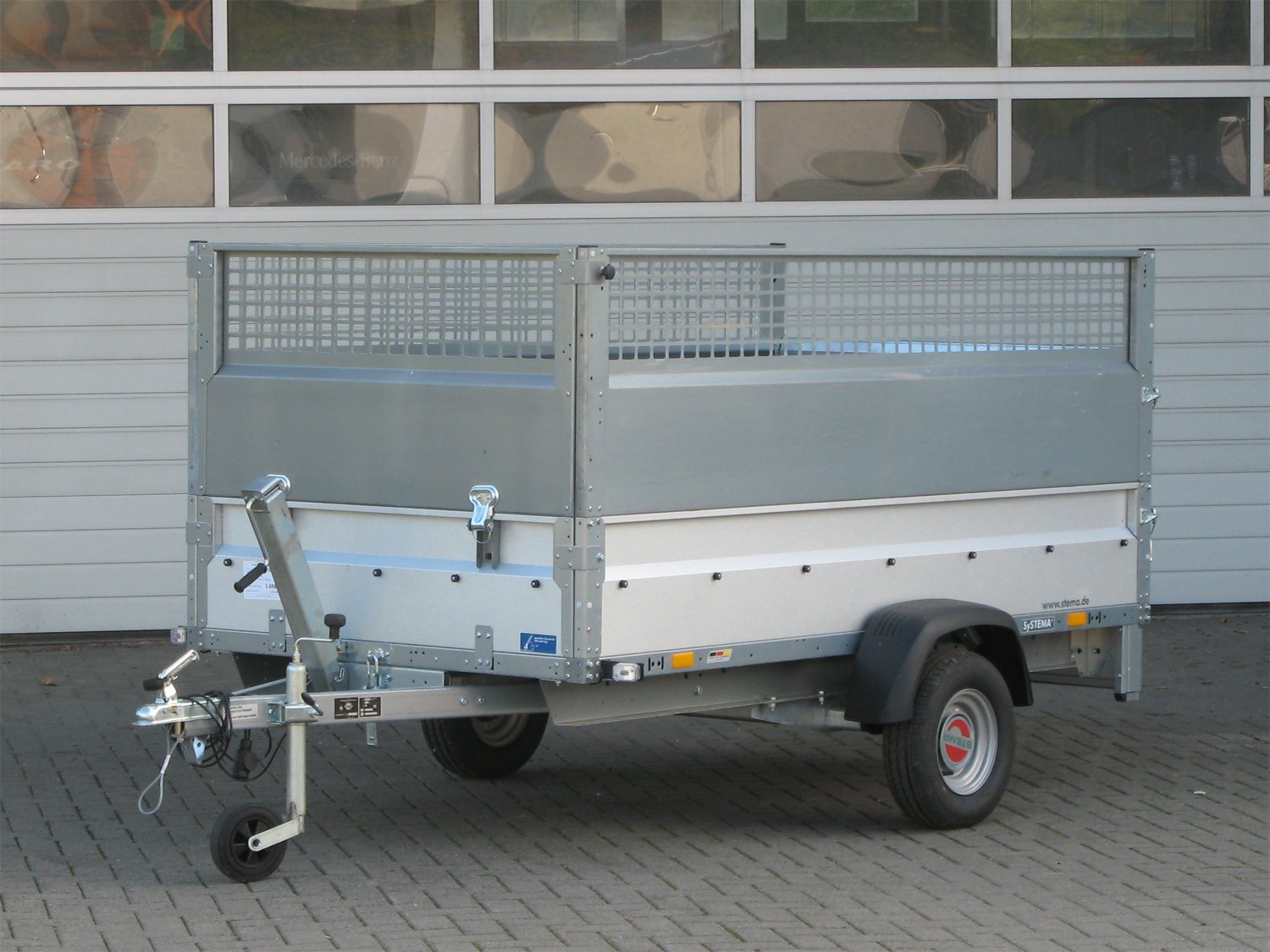 st24218001-ga_stema_stp_o1_75-25-131_rex_25_4GVDD39CQAvGJz-1.jpg STEMA STP O1 7.5-25-13.1 REX 25 Kippbar mit Auffahrrampe u. Gitteraufsatz – Bild 1